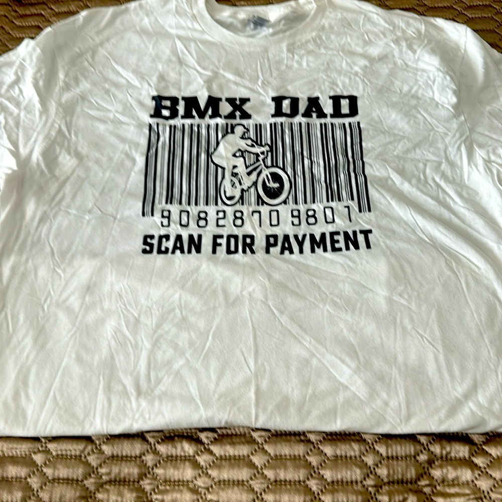 Gilden extra large, white T-shirt, soft style